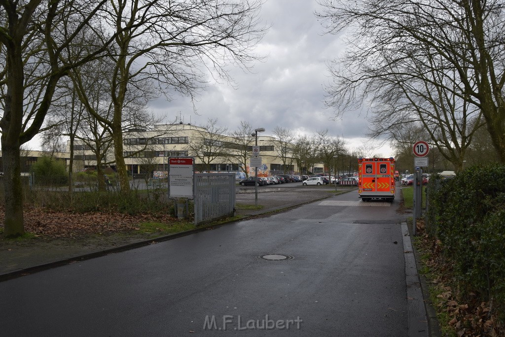 Einsatz BF Koeln Schule Burgwiesenstr Koeln Holweide P078.JPG - Miklos Laubert